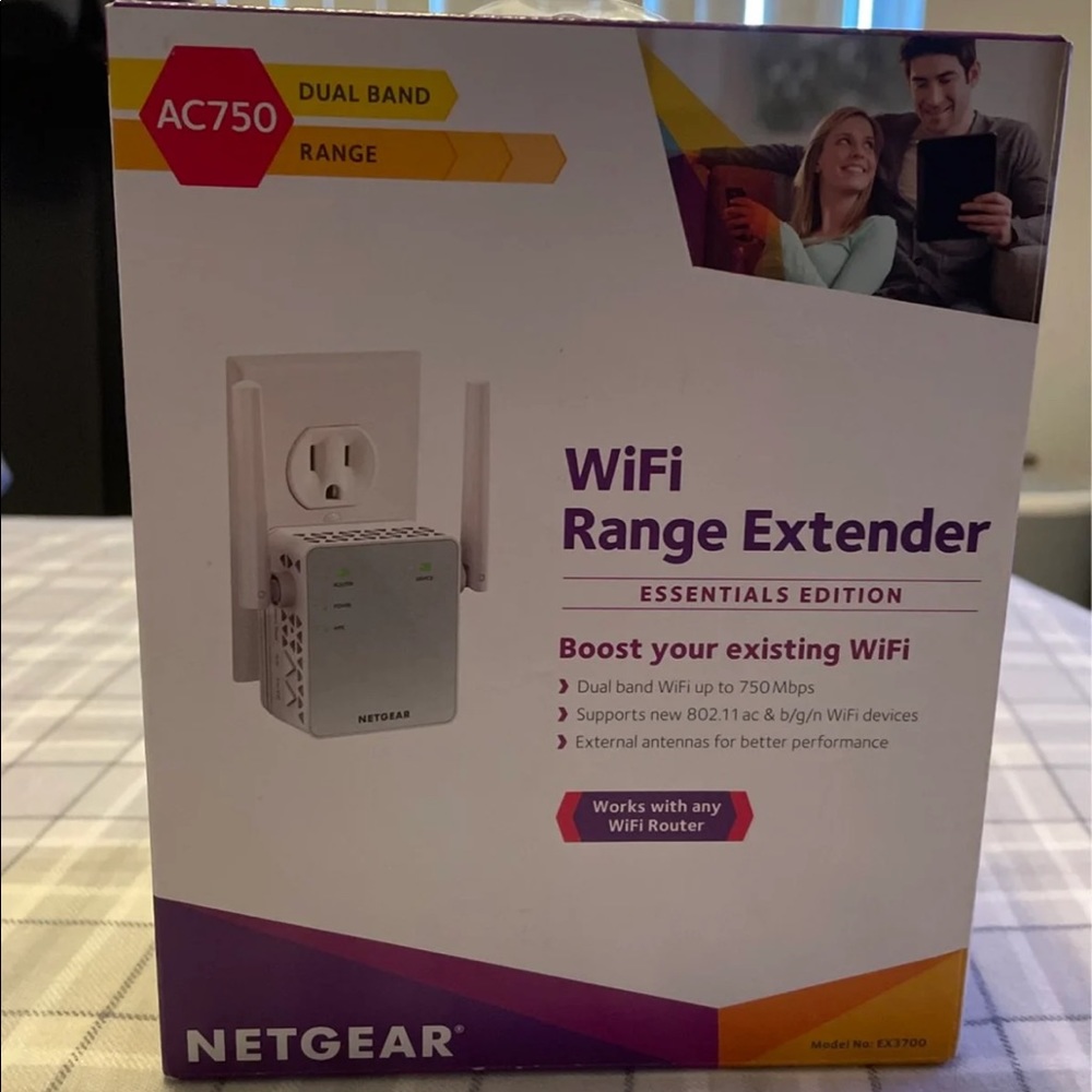 Netgear WiFi Range Extender model ex3700. Like new